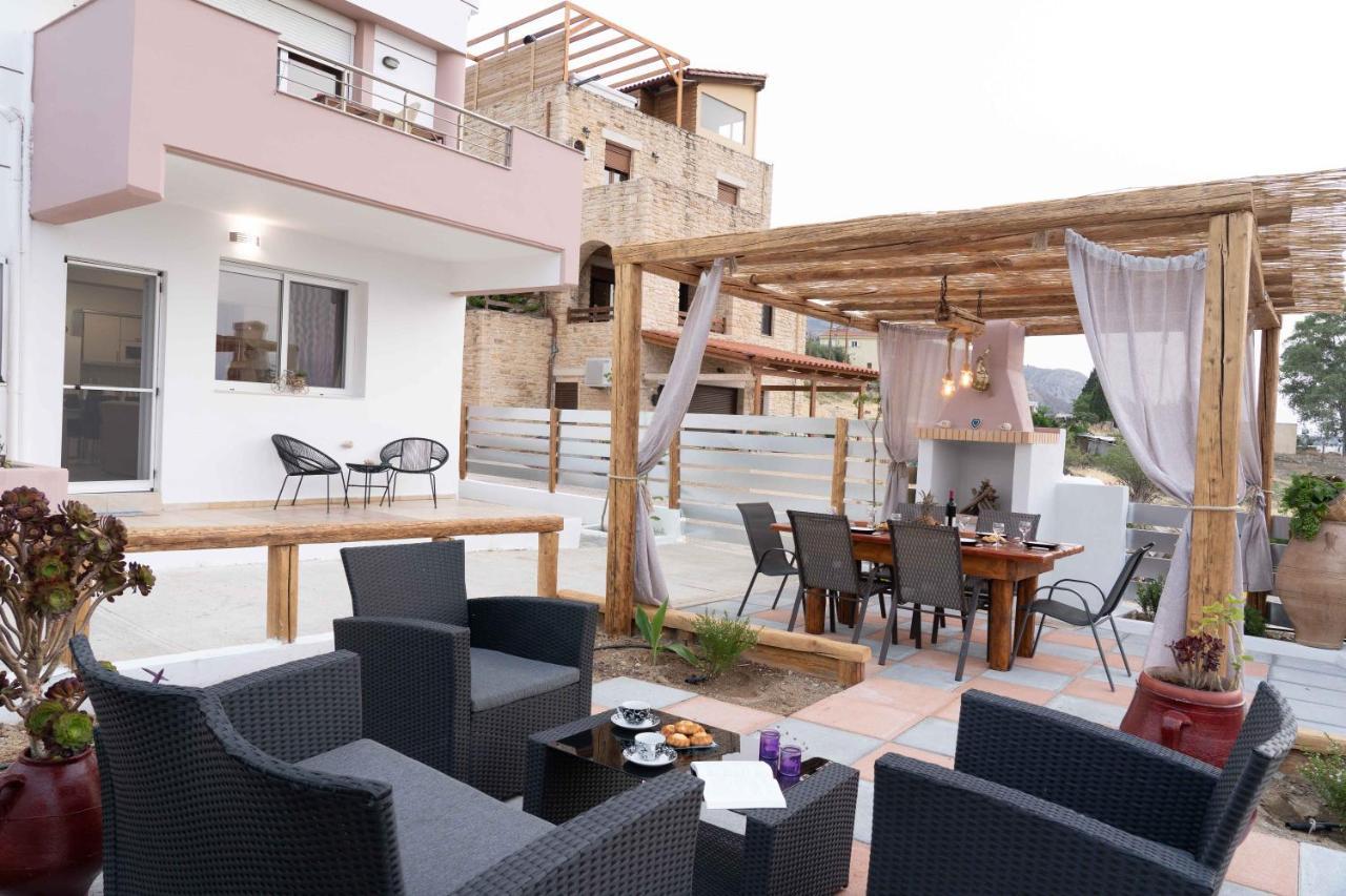 Haritos Holidays Home Pombia Bagian luar foto