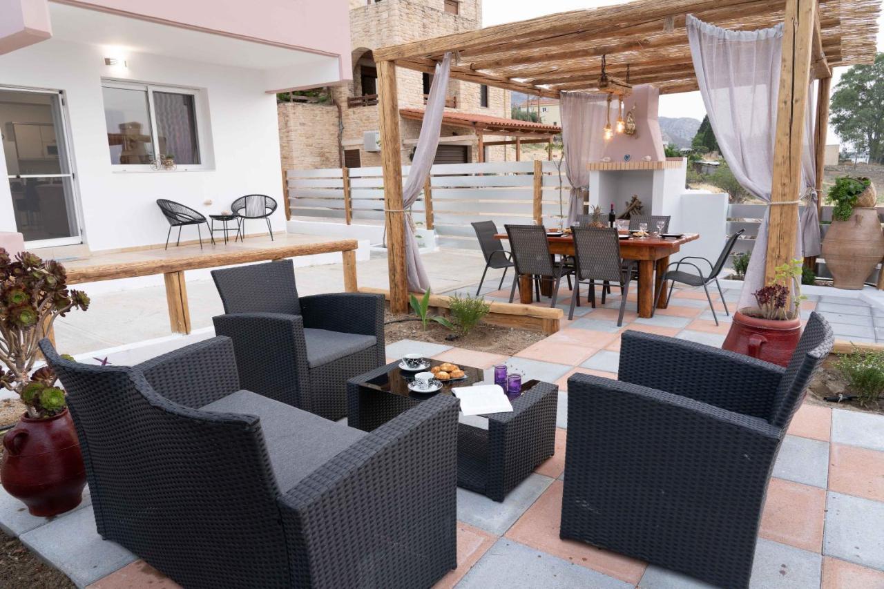 Haritos Holidays Home Pombia Bagian luar foto