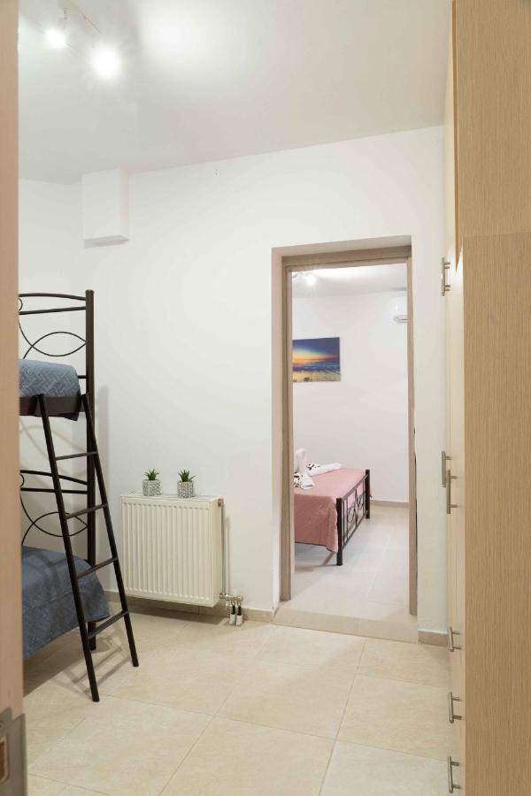 Haritos Holidays Home Pombia Bagian luar foto