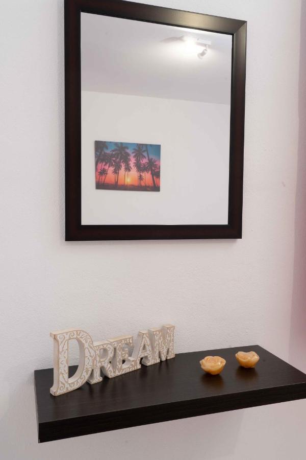 Haritos Holidays Home Pombia Bagian luar foto