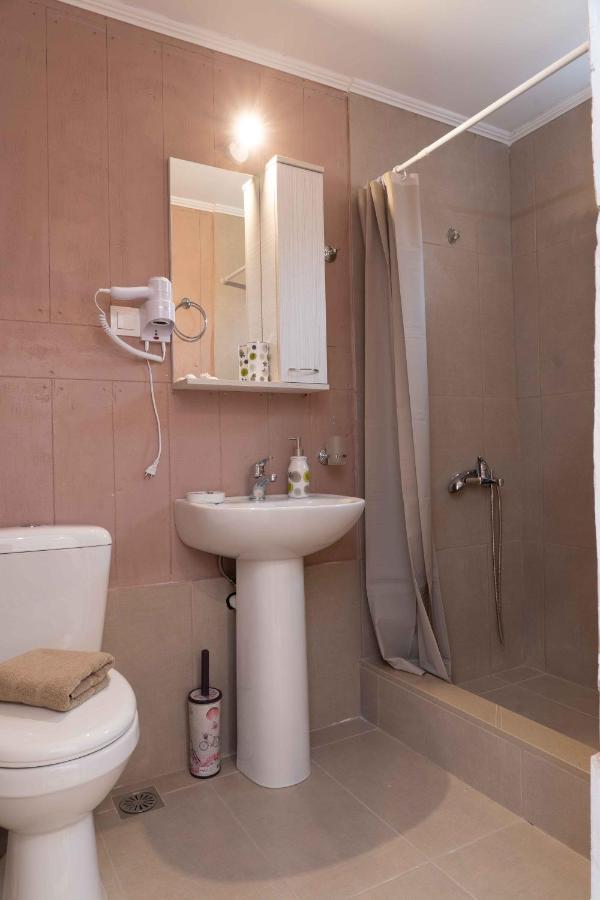 Haritos Holidays Home Pombia Bagian luar foto