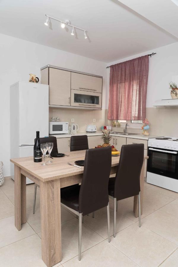 Haritos Holidays Home Pombia Bagian luar foto