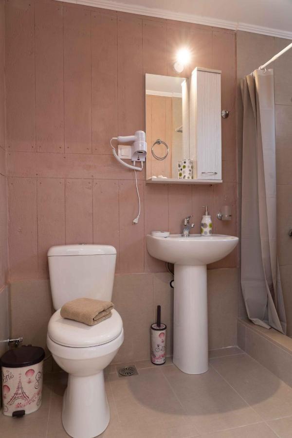 Haritos Holidays Home Pombia Bagian luar foto