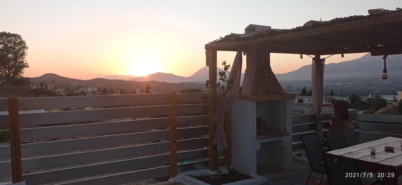 Haritos Holidays Home Pombia Bagian luar foto