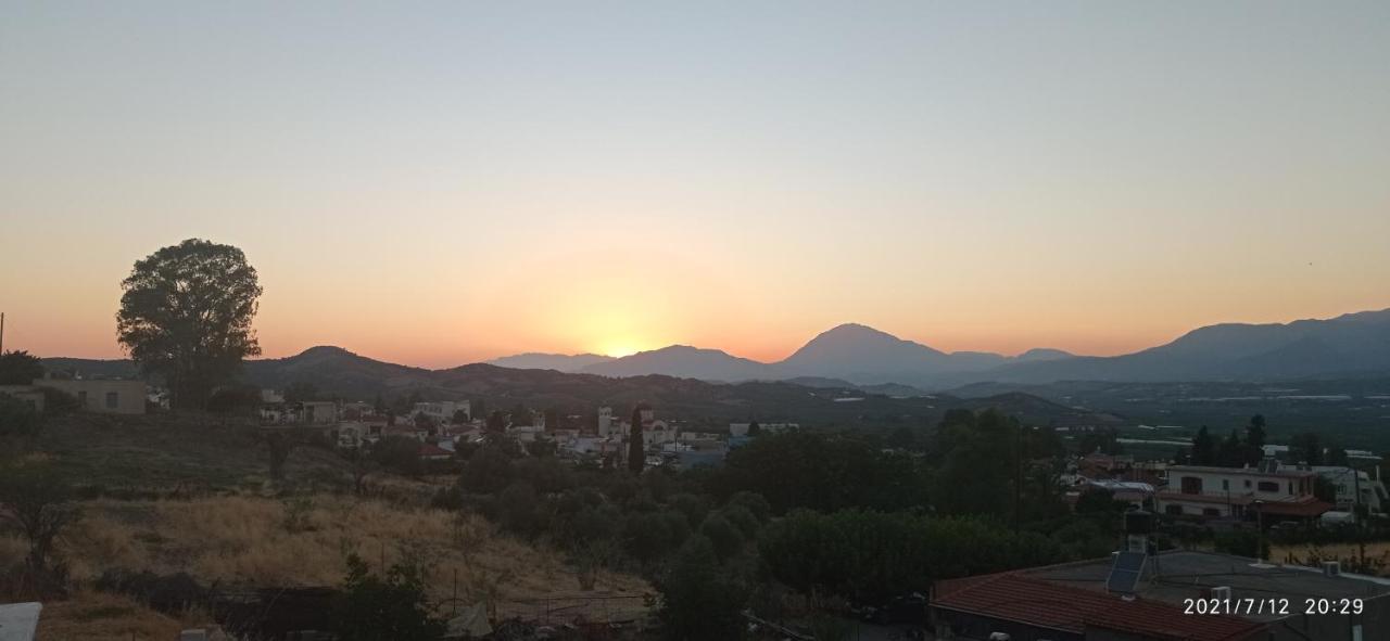 Haritos Holidays Home Pombia Bagian luar foto