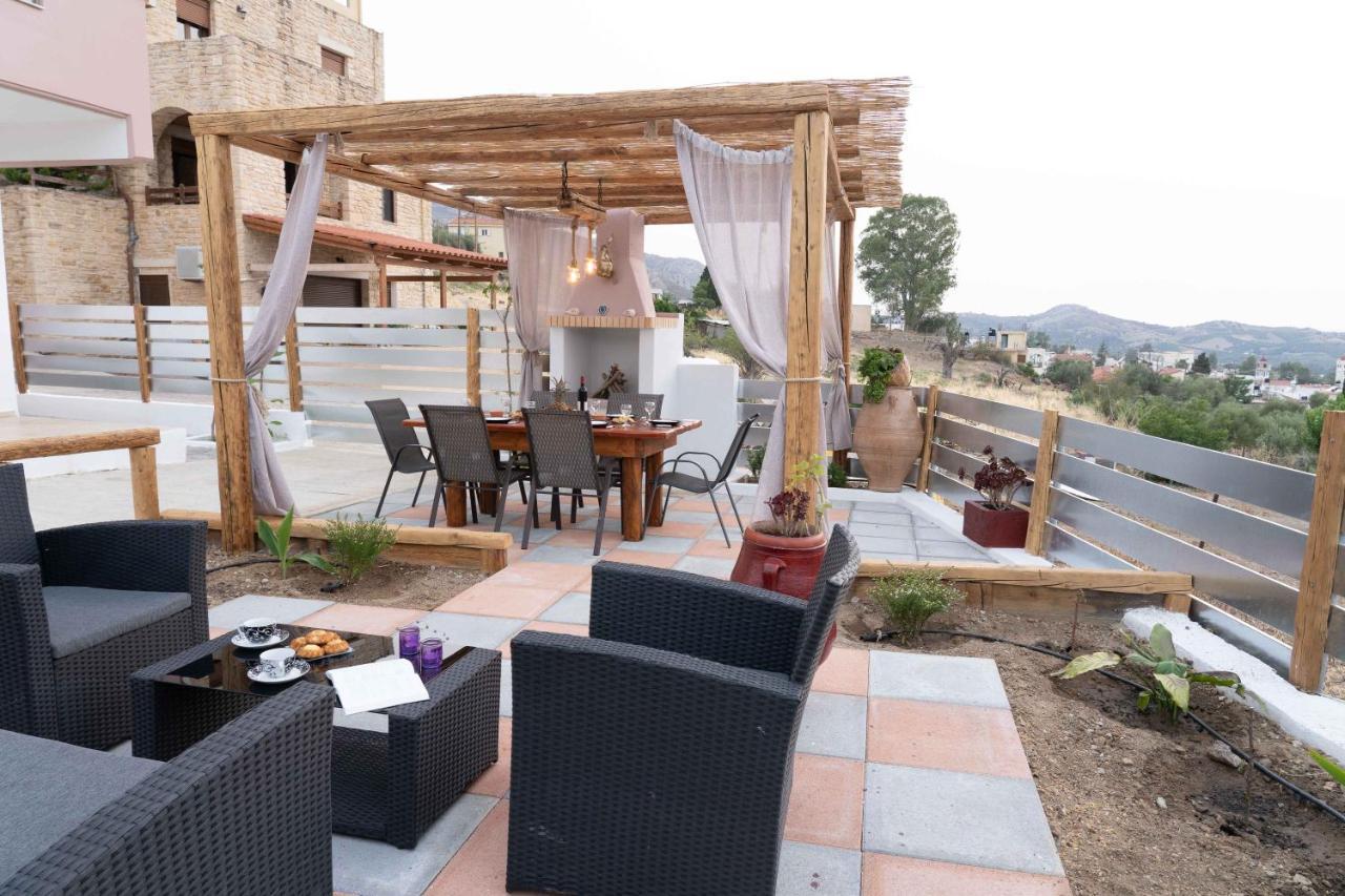Haritos Holidays Home Pombia Bagian luar foto