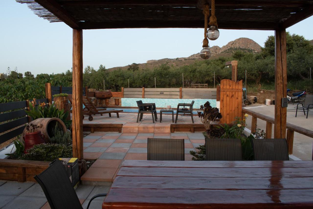 Haritos Holidays Home Pombia Bagian luar foto